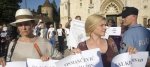 Pred zagrebačkom katedralom protest za Ahmiće i hrvatske žrtve rata u BiH